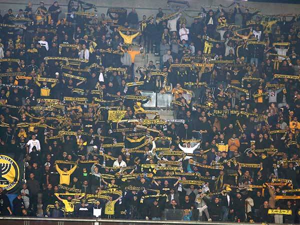 "הוציאו לקהל את האוויר". אוהדי בית"ר (צילום: אלן שיבר)