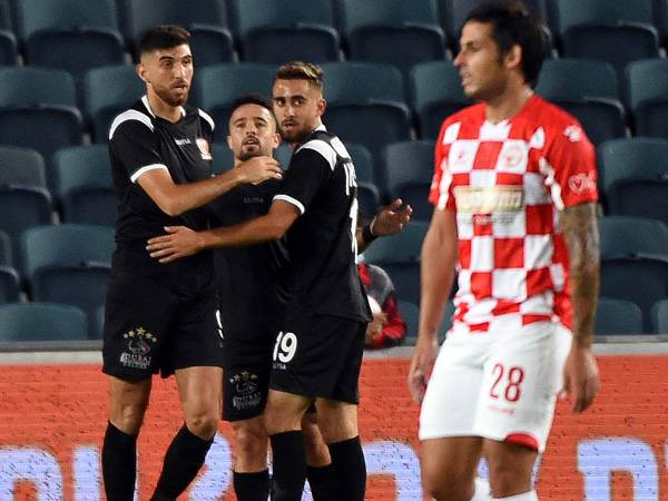 יחגגו גם הערב? שחקני סכנין (צילום: ברני ארדוב)