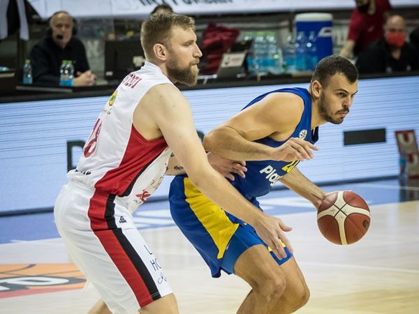 מחצית ראשונה צמודה (עודד קרני)