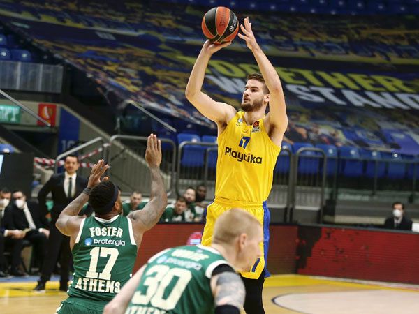 מניה עולה. בנדר (צילום: אלן שיבר)