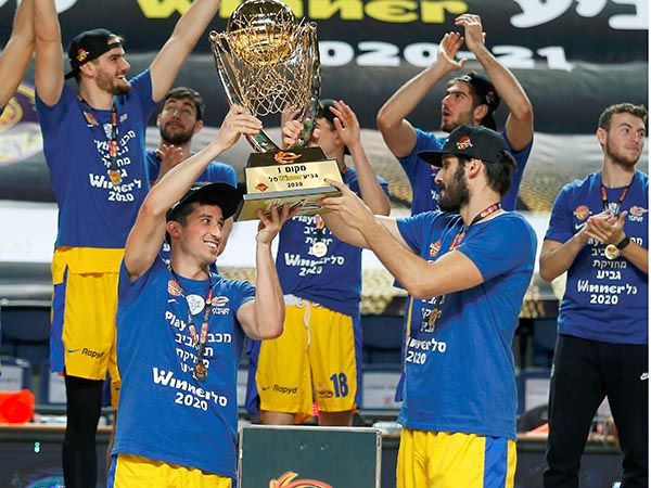 כספי מניף את הגביע, "רגע מרגש" (אלן שיבר)