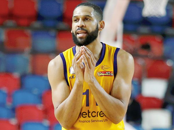 חולון סבלה מקיפוח? האריס (אלן שיבר)