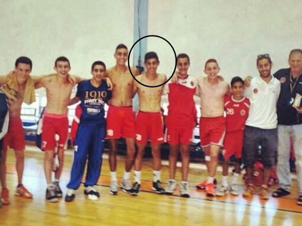 בן יגאל עם חבריו לקבוצת הכדוריד (צילום באדיבות הפועל רמת גן/גבעתיים)