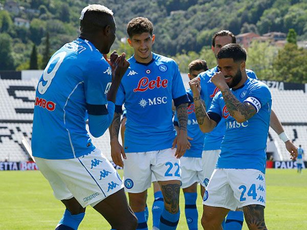 נאפולי תלויה בעצמה (GETTY)