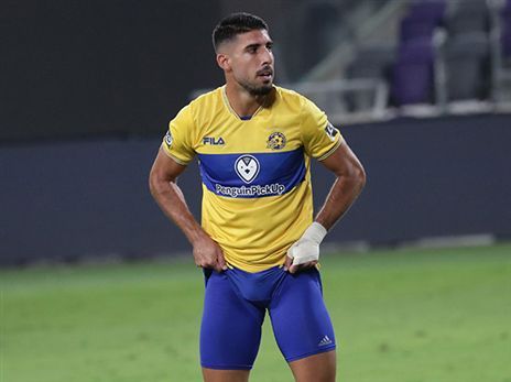 עושה הכל כדי לנצח, לכן היו עימותים. כהן (אלן שיבר)