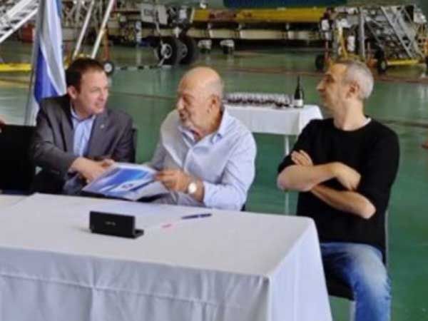 מנכ״ל אל על, אביגל שורק ויו"ר איגוד הכדורסל, עמירם הלוי (עודד קרני, איגוד הכדורסל)