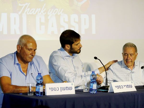 עם שמעון מזרחי. הודה למכבי ת"א (אלן שיבר)