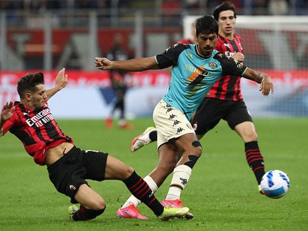 דור פרץ במדי ונציה. מקבל חיזוק משמעותי (Getty)