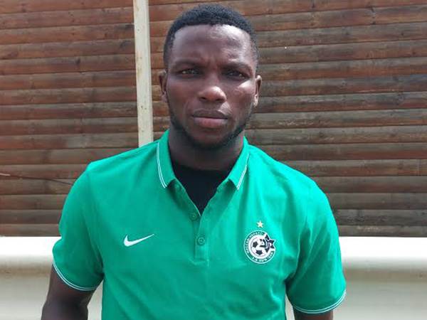 אובונג אקפאי. לפני 4 שנים הוא היה ירוק (צילום: האתר הרשמי של מכבי חיפה)