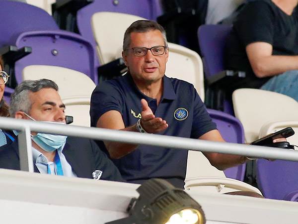 ראה מקרוב את הנעשה. אנגלידיס (אלן שיבר)