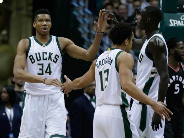 עם יאניס וברוגדון. "השחקן הכי טוב ששיחקתי איתו" (Getty)