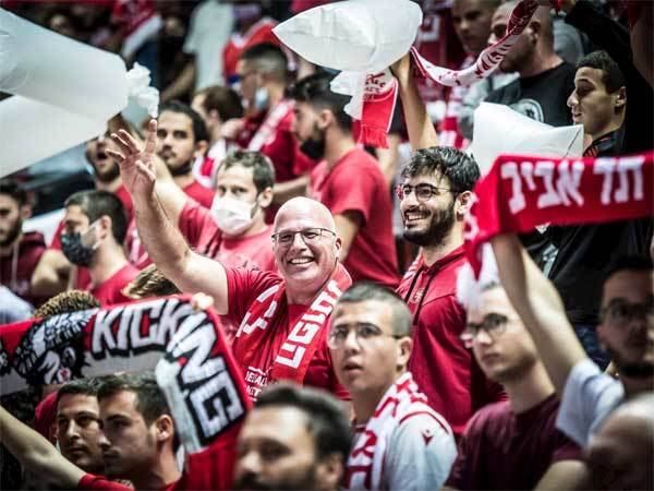 הקהל ראה קבוצה לוחמת (מנהלת הליגה)