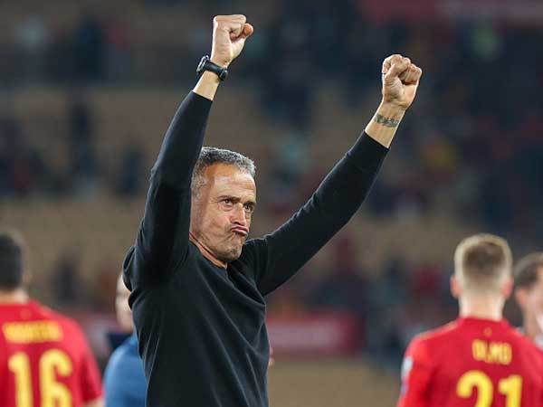 לואיס אנריקה. גיכח למשמע השמועות על עזיבתו למנצ'סטר (GETTY)