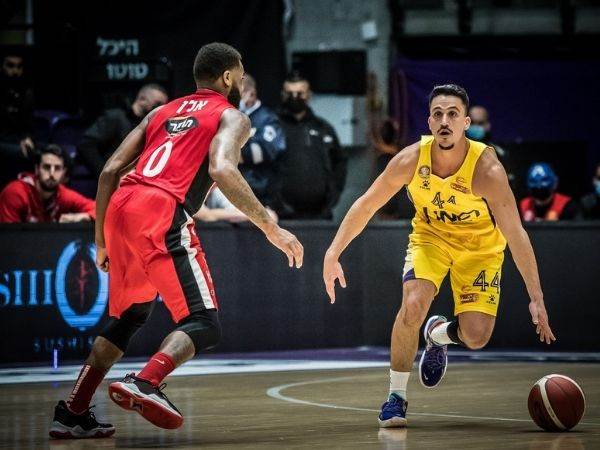 ניב משגב. בלט בסיום הרבע הראשון (איגוד הכדורסל)