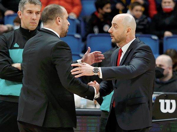 לחיצות ידיים מיוזעות (אלן שיבר)