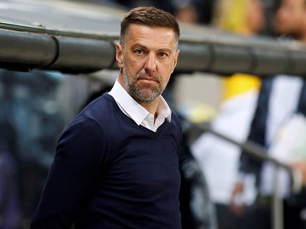 מפגין הרבה יצירתיות וגמישות מחשבתית (אלן שיבר)