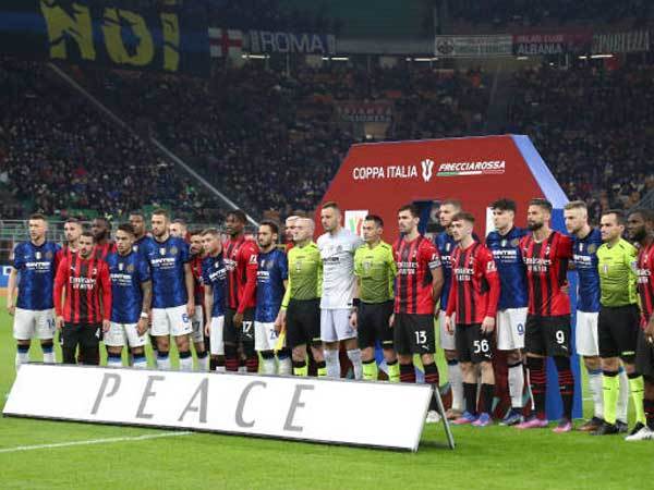 לפני פתיחת המשחק נערכה דקת דומיה ונאום של שבצ'נקו (GETTY)