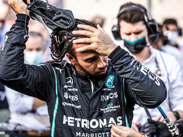 המילטון בסיום המירוץ האחרון של העונה (Getty)