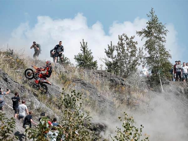 המאבק בעיצומו (Future7Media)