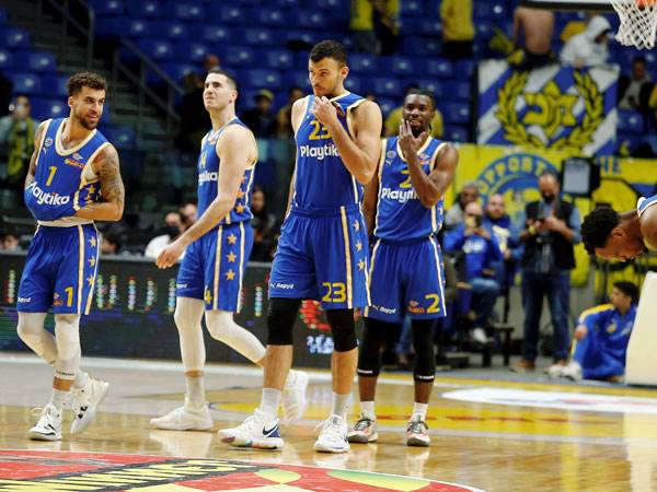 שחקני מכבי. בדרך לפלייאוף? (אלן שיבר)