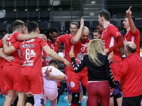 שחקני גליל מטה אשר/עכו חוגגים (צילום: לילך וייס, איגוד הכדורעף)