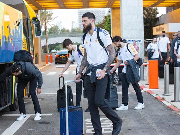 שחקני ריאל מדריד עם המזוודות