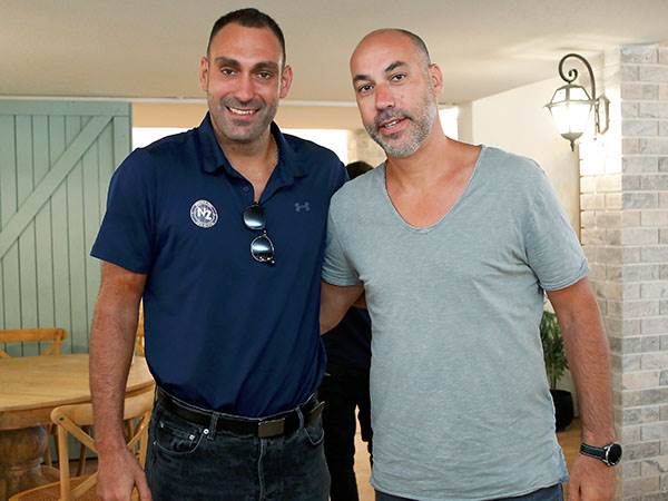 "הגיע הזמן לפנות את המקום לצעירים". דן (אלן שיבר)