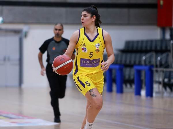 רבר במדי חולון (קרדיט: מנהלת ליגת העל לנשים בכדורסל)