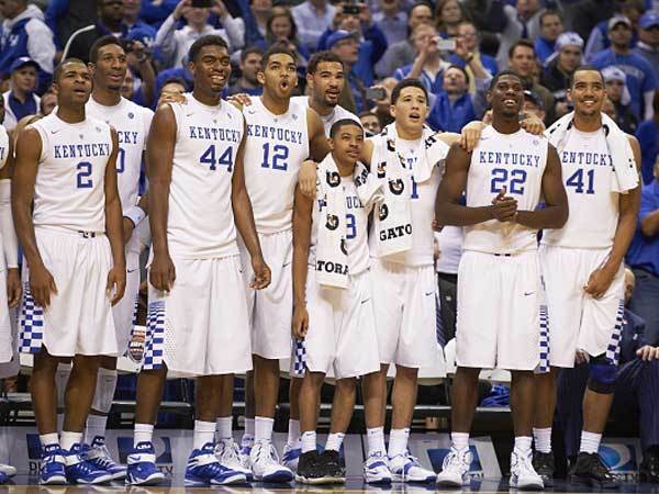 פויתרס עם חבריו בקנטאקי (GETTY)