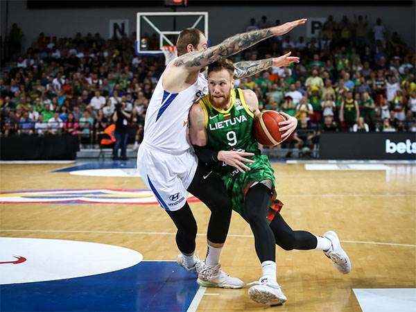 היה יכול להיות צמוד ומותח (FIBA)