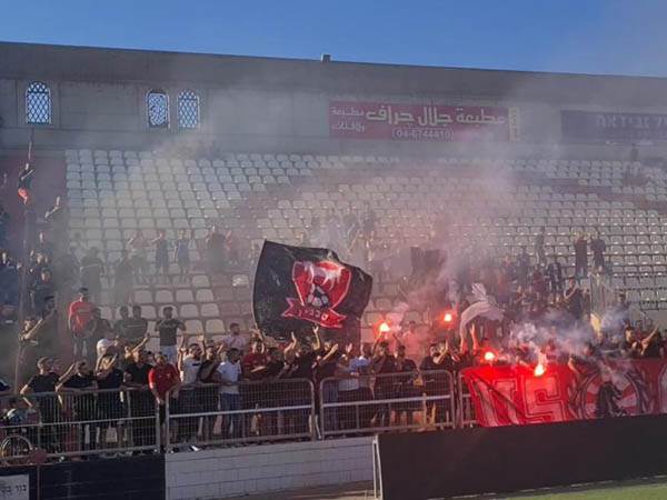 אוהדיסכנין באימון הפתיחה (דוברות המועדון)