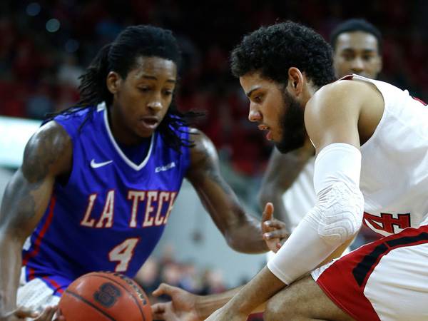 סמית'. איבד את אחיו בגיל צעיר ((Ethan Hyman/Raleigh News & Observer/Tribune News Service via Getty Images)