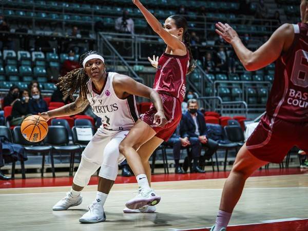 קרדיט: היינס-הלן במדי בולוניה (קרדיט: FIBA)