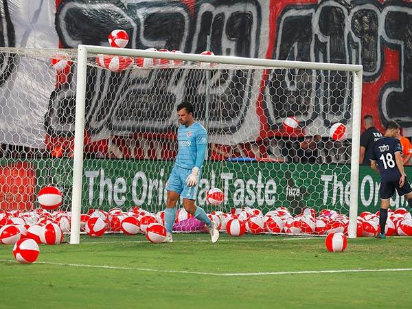 משחק הבית הראשון הסתיים בעצב (אלן שיבר)