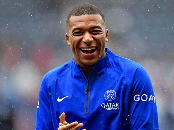 מנוף הלחץ בידיו. אמבפה (Aurelien Meunier - PSG/PSG via Getty)