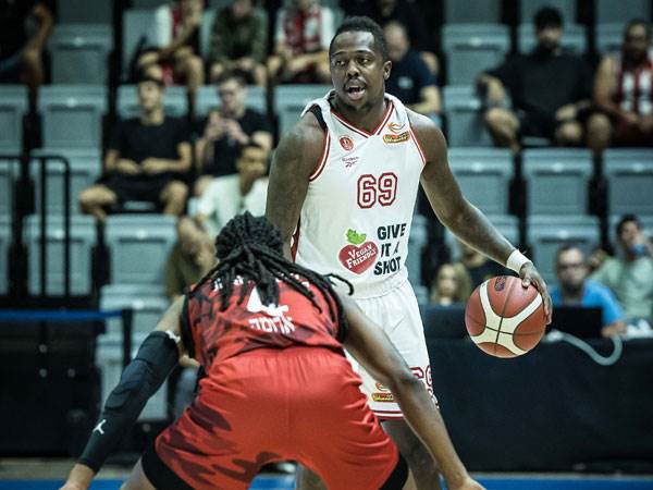 הטראש טוק התחיל כבר ברבע הרביעי. בראון וסמית' (עודד קרני)