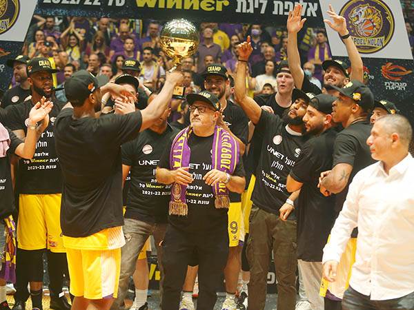 "שמרנו על השלד" (אלן שיבר)