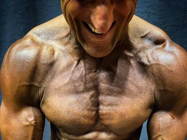 קאלה דרשלר. מנצל את נתוניו הפיזיים בכיוון חדש