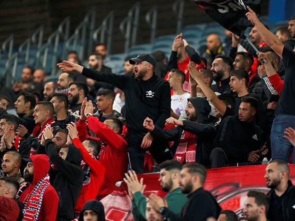 בלאגן כבר בפתיחה (אלן שיבר)