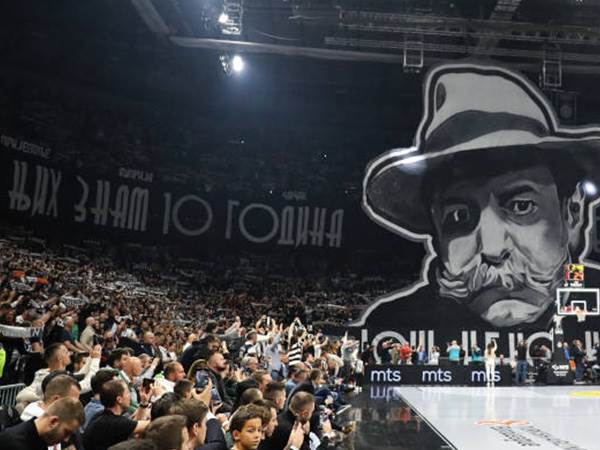 הצגה של הקהל המארח (GETTY)