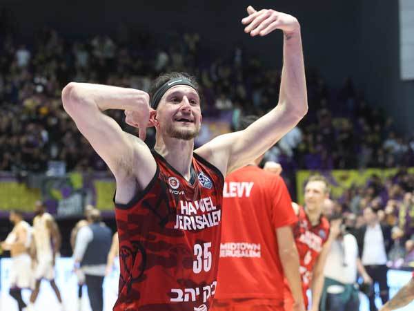 ניצחון אדום (דני מרון)