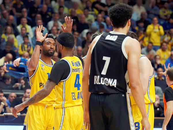 הוא מנגד, להט. היליארד (אלן שיבר)