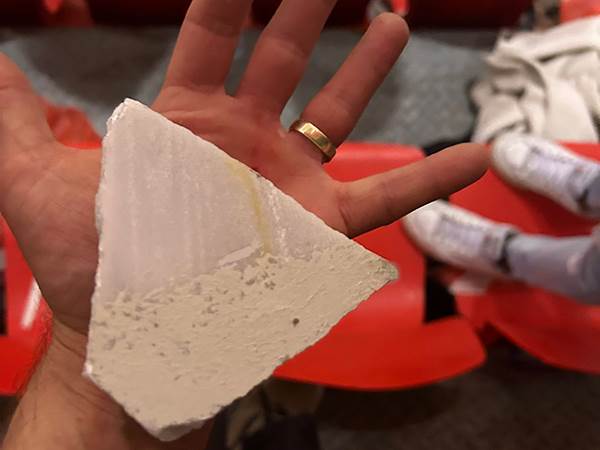 אבן שהושלכה לעבר אוהדי ירושלים (צילום: אלבום פרטי)