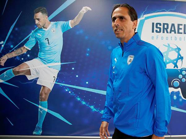 יוסי בניון. "הילד" בן 43 (אלן שיבר)