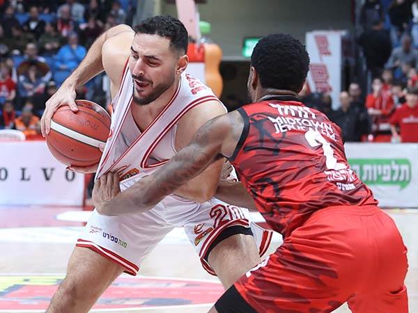 נשאר אדום (אלן שיבר)