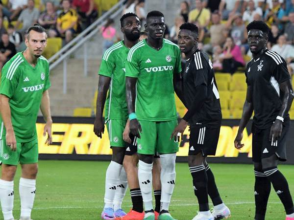 "הם ניסו לייצר פרובוקציה". שחקני שריף ומכבי חיפה (צילום: ראובן כהן, האתר הרשמי של מכבי חיפה)