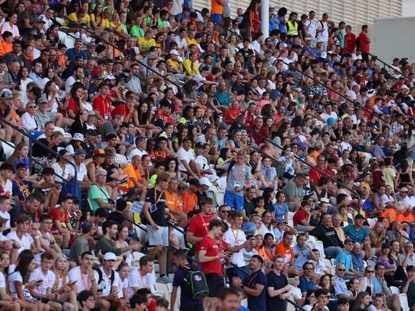 היציע מלא בירושלים | צילום: גלעד קוולרצ'יק