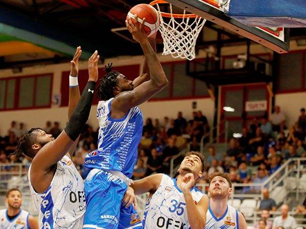 שליטה של המארחים (אלן שיבר)