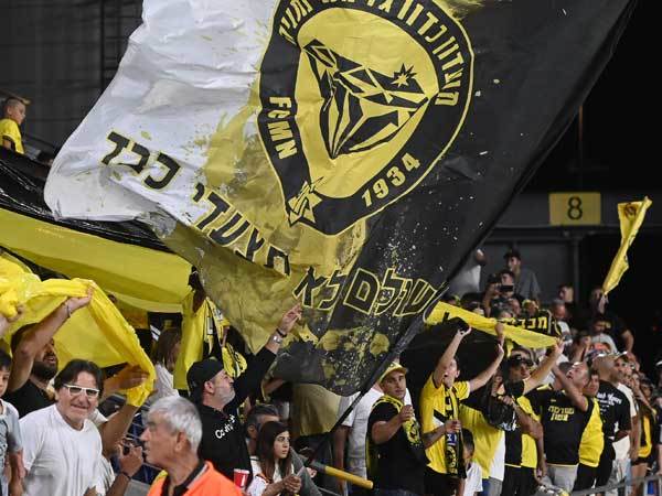 לא מרוצים. אוהדי נתניה (ברני ארדוב)