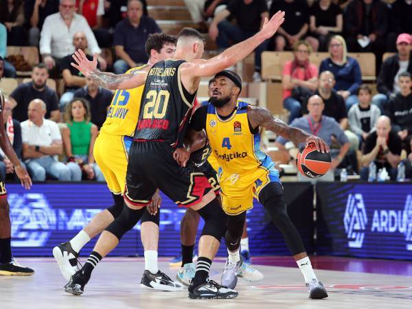 לורנזו בראון מתקשה. מכבי תל אביב לא הופיעה במונאקו (Euroleague)